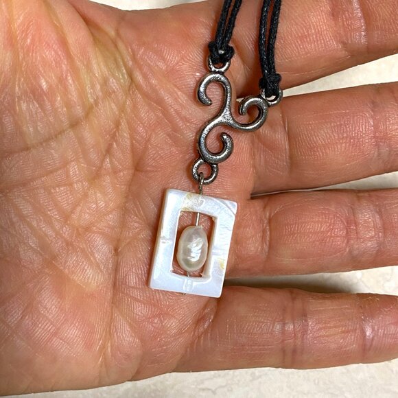 2/$20, Genuine Freshwater Pearl & White Mother of Peal Adjustable Cord Necklace - Picture 8 of 9